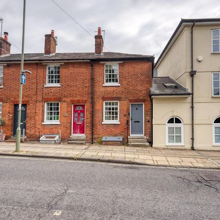 2 Bedrooms Stunning Westgate Cottage Retreat, Central Winchester, Free On-Street Parking Permit, With Garden Close To Cathedral - Sleeps 6, Pets Are Welcome, Summer Special Offer! - By Blue Puffin Stays Exterior foto