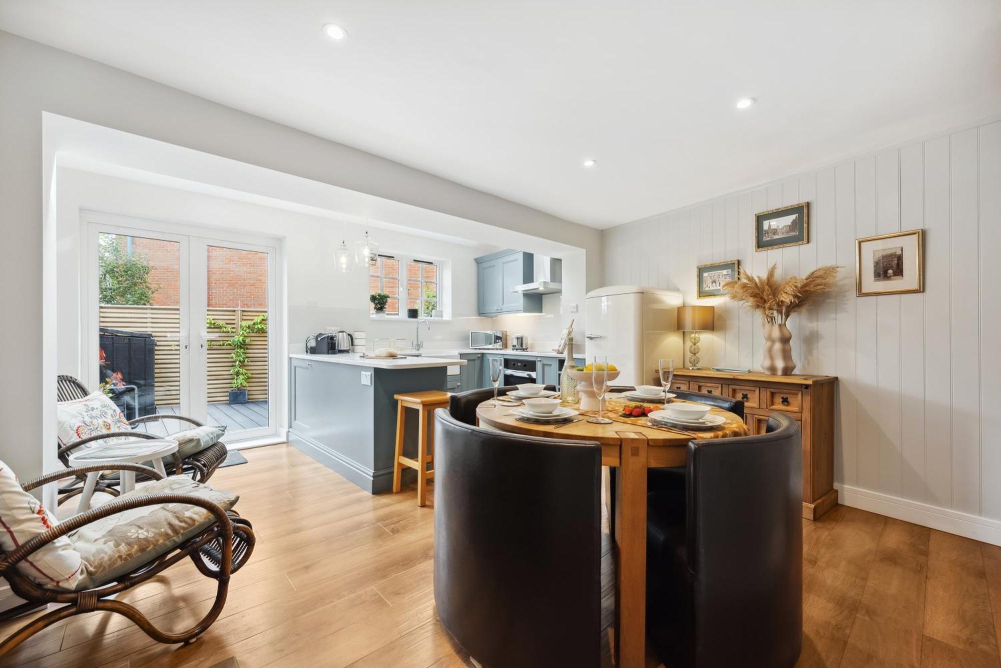 2 Bedrooms Stunning Westgate Cottage Retreat, Central Winchester, Free On-Street Parking Permit, With Garden Close To Cathedral - Sleeps 6, Pets Are Welcome, Summer Special Offer! - By Blue Puffin Stays Exterior foto