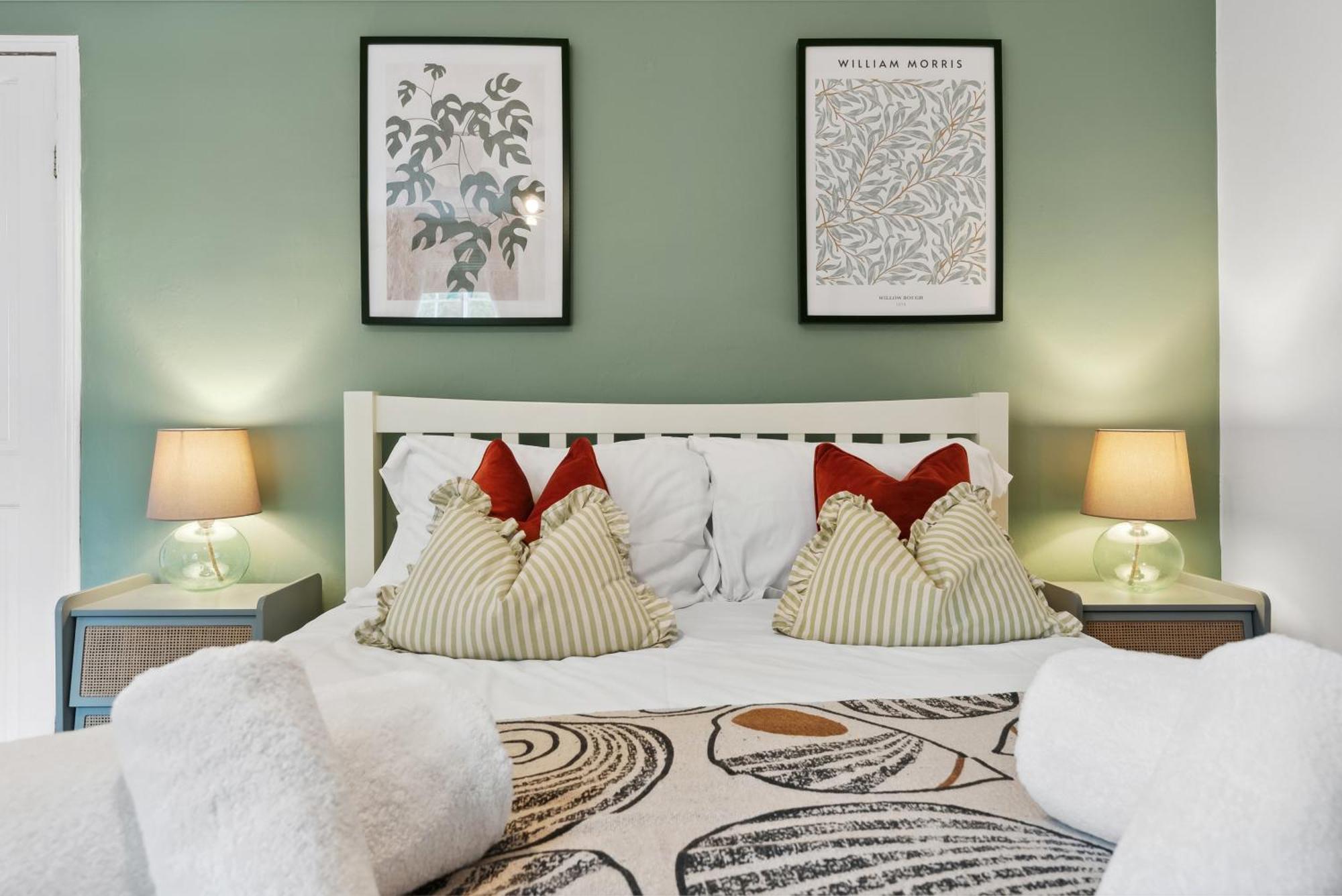 2 Bedrooms Stunning Westgate Cottage Retreat, Central Winchester, Free On-Street Parking Permit, With Garden Close To Cathedral - Sleeps 6, Pets Are Welcome, Summer Special Offer! - By Blue Puffin Stays Exterior foto