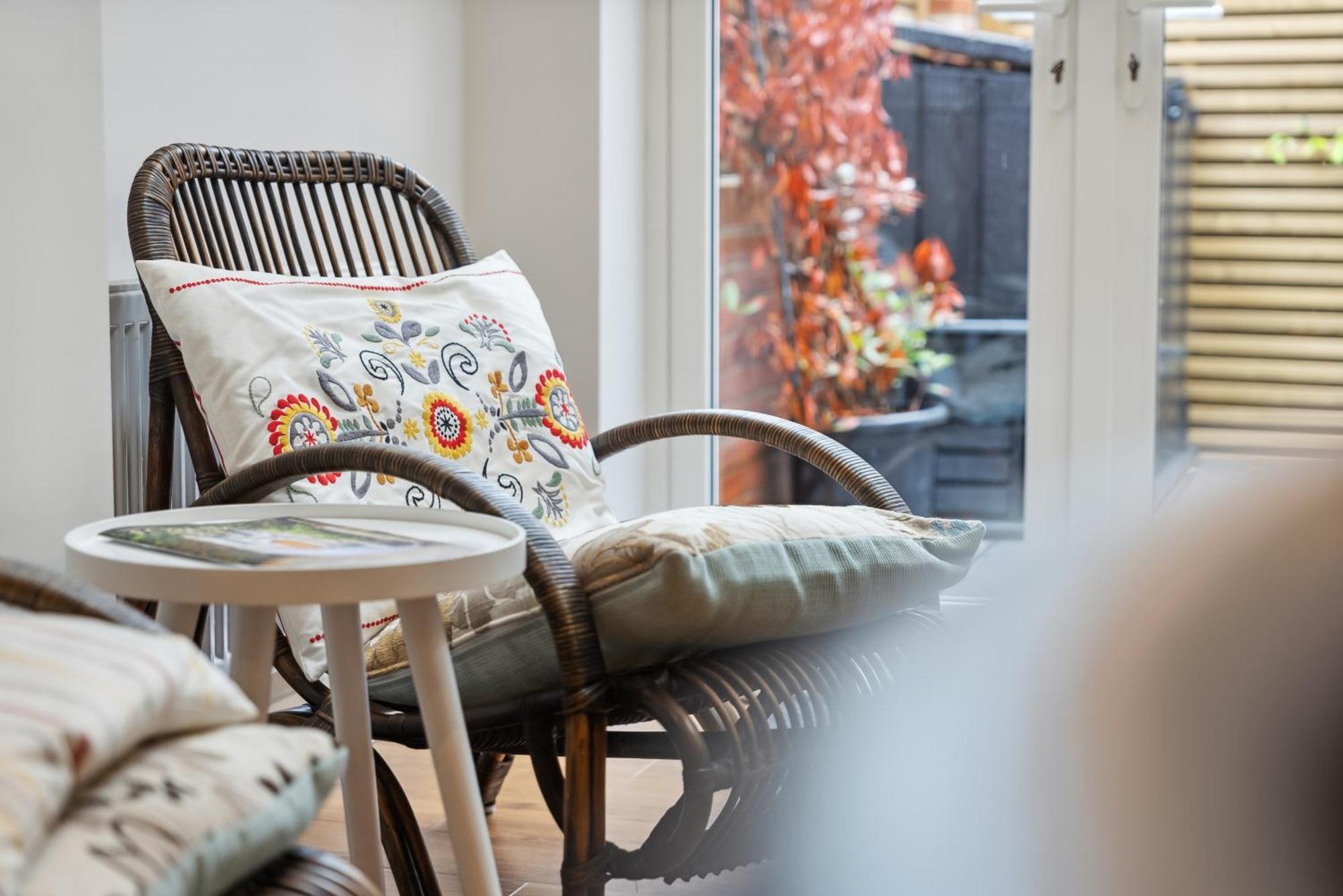 2 Bedrooms Stunning Westgate Cottage Retreat, Central Winchester, Free On-Street Parking Permit, With Garden Close To Cathedral - Sleeps 6, Pets Are Welcome, Summer Special Offer! - By Blue Puffin Stays Exterior foto