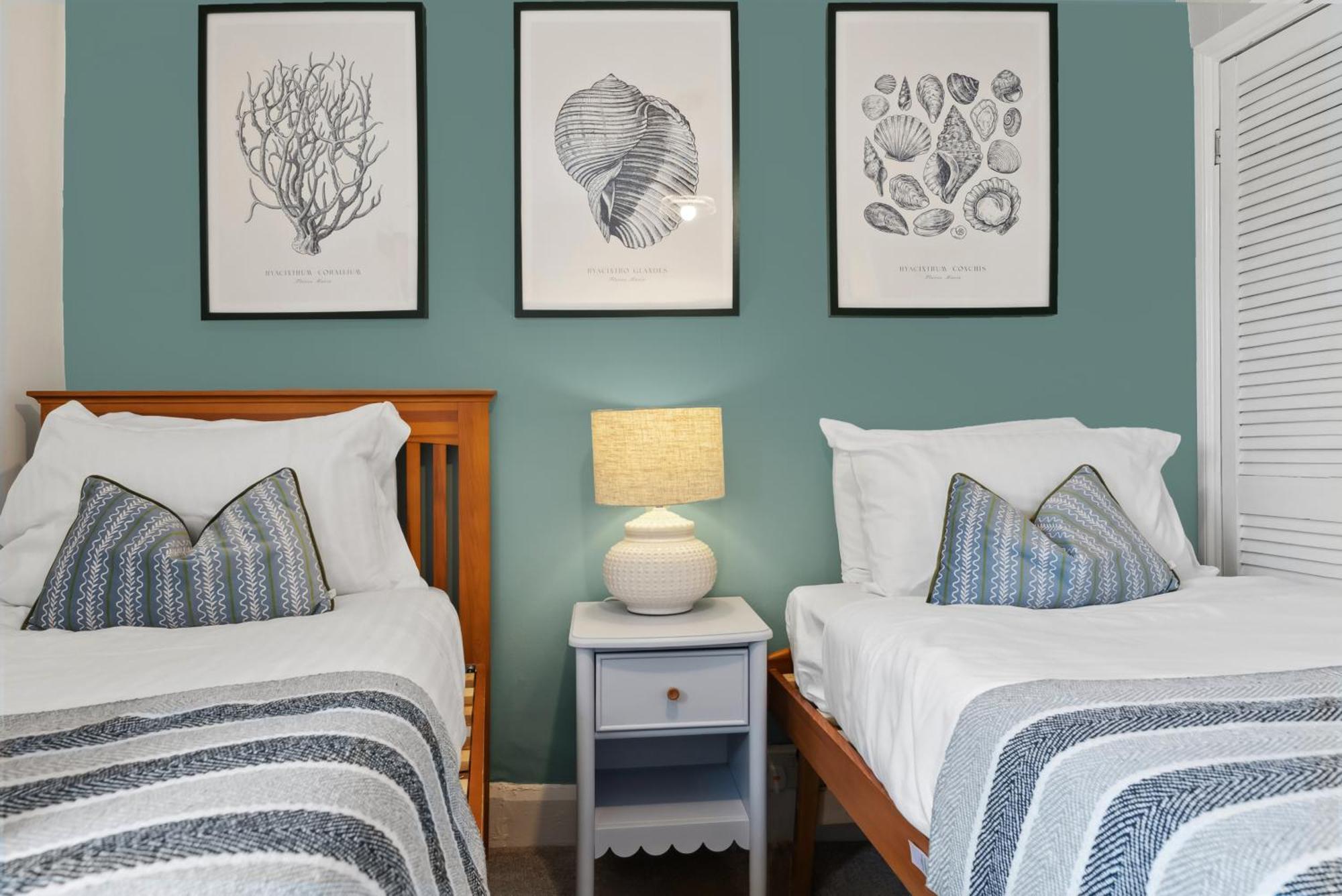 2 Bedrooms Stunning Westgate Cottage Retreat, Central Winchester, Free On-Street Parking Permit, With Garden Close To Cathedral - Sleeps 6, Pets Are Welcome, Summer Special Offer! - By Blue Puffin Stays Exterior foto